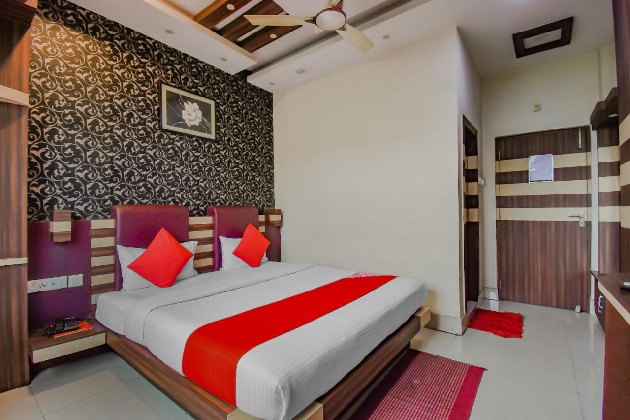 Oyo 1851 Hotel Sefali Deluxe Калькутта Экстерьер фото
