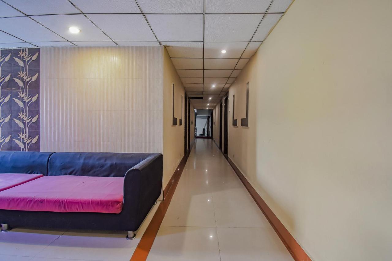 Oyo 1851 Hotel Sefali Deluxe Калькутта Экстерьер фото